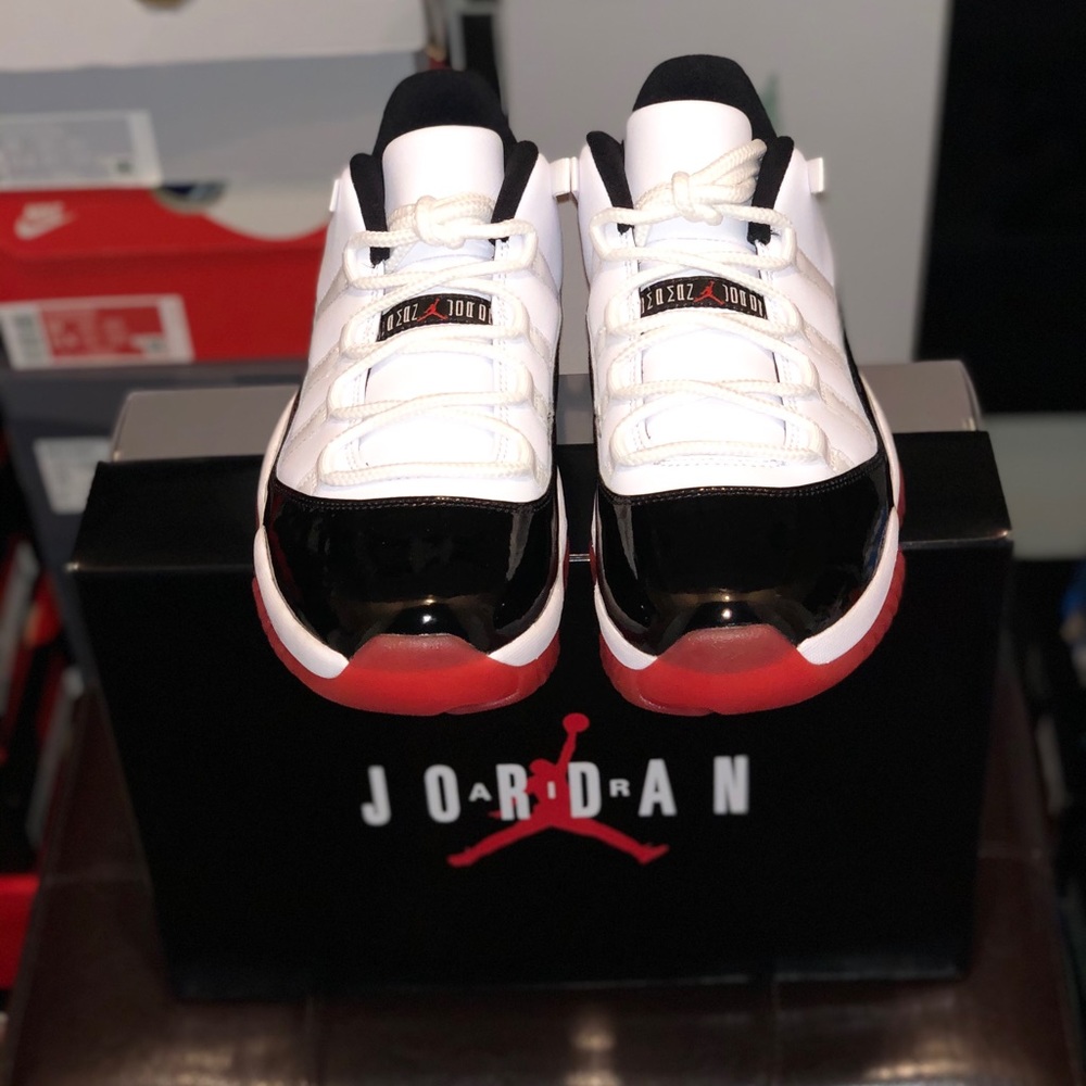 Jordan 11 low bred/concord